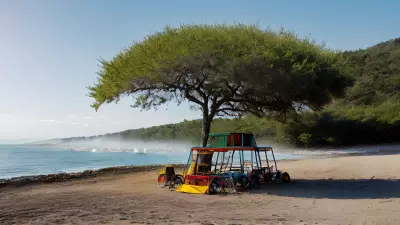 Vivid Scenes of the Ocean Full of Energy and Embracing the Colorful Mist Enable Wanderers to Dance Trip hop without Worrying about Reality