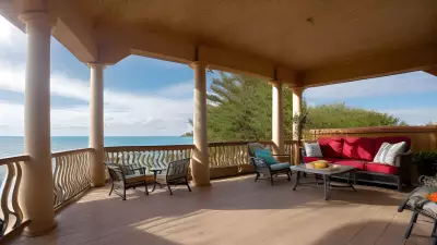 Vivid Scenes of the Ocean Full of Energy and Embracing the Colorful Mist Enable Wanderers to Dance Trip hop without Worrying about Reality