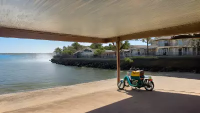 Vivid Scenes of the Ocean Full of Energy and Embracing the Colorful Mist Enable Wanderers to Dance Trip hop without Worrying about Reality