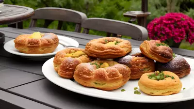 Delicious Outdoor Pastries for a Relaxed Dining Experience